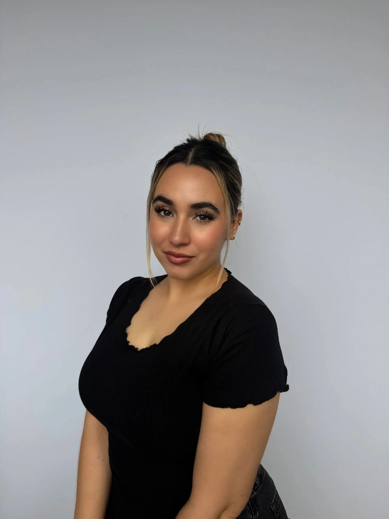 Andrea Ochoa, Level 4 Stylist